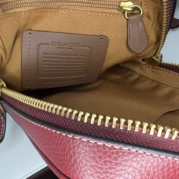 Coach crossbody pack - Picture 6 of 6